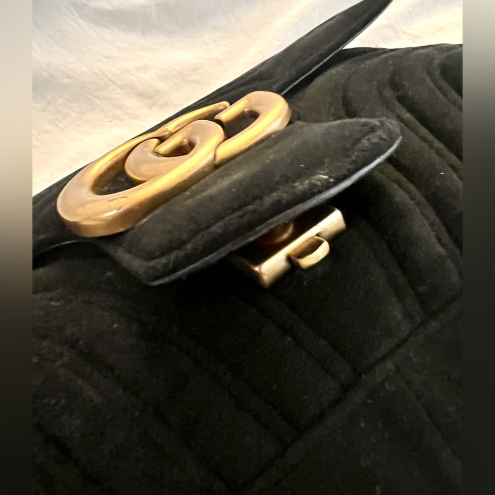 👑✅PRICE FIRM✅ Beautiful Black and Gold Fashion Velour Shoulder Bag - Picture 7 of 17